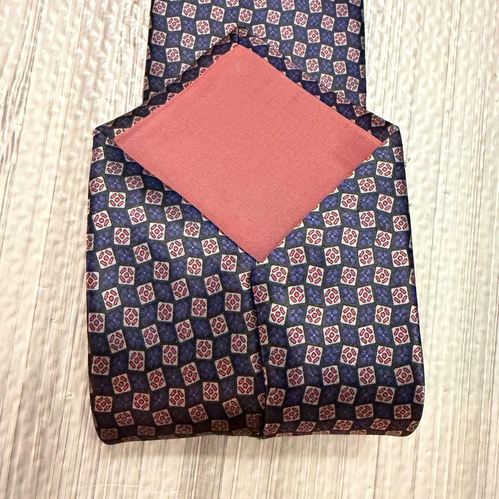 Bert Pulitzer 100% Silk Tie Burgundy Purple Grey Black Geometric Medallion USA